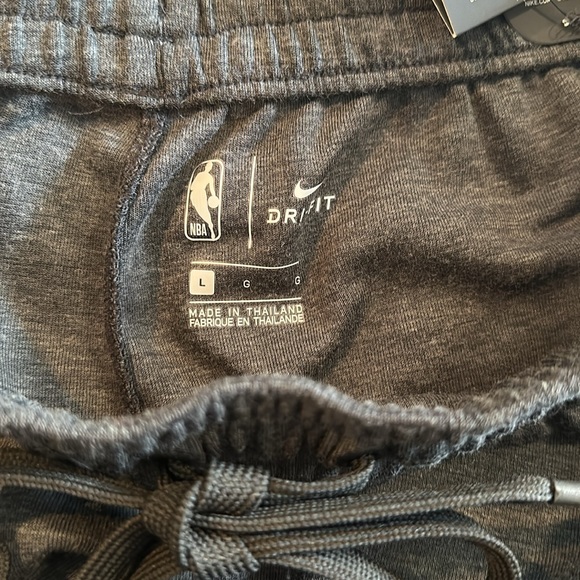 Nike men’s LA Laker Joggers - Picture 2 of 7